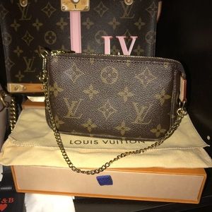 ⚡️NEW LV Mini Pouchette Accessories⚡️